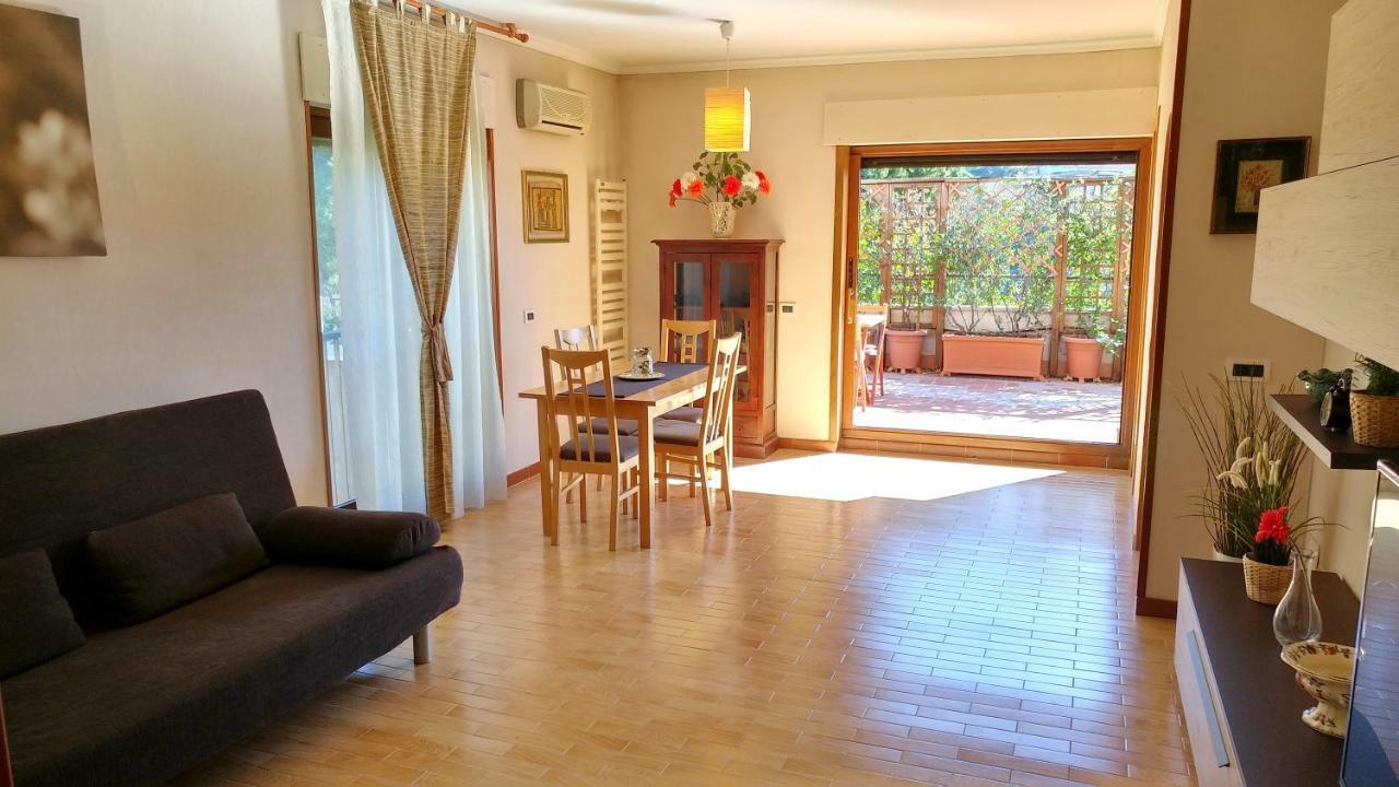 Terrace22 - Delizioso Attico Ben Collegato, 4 Persone Appartamento Roma