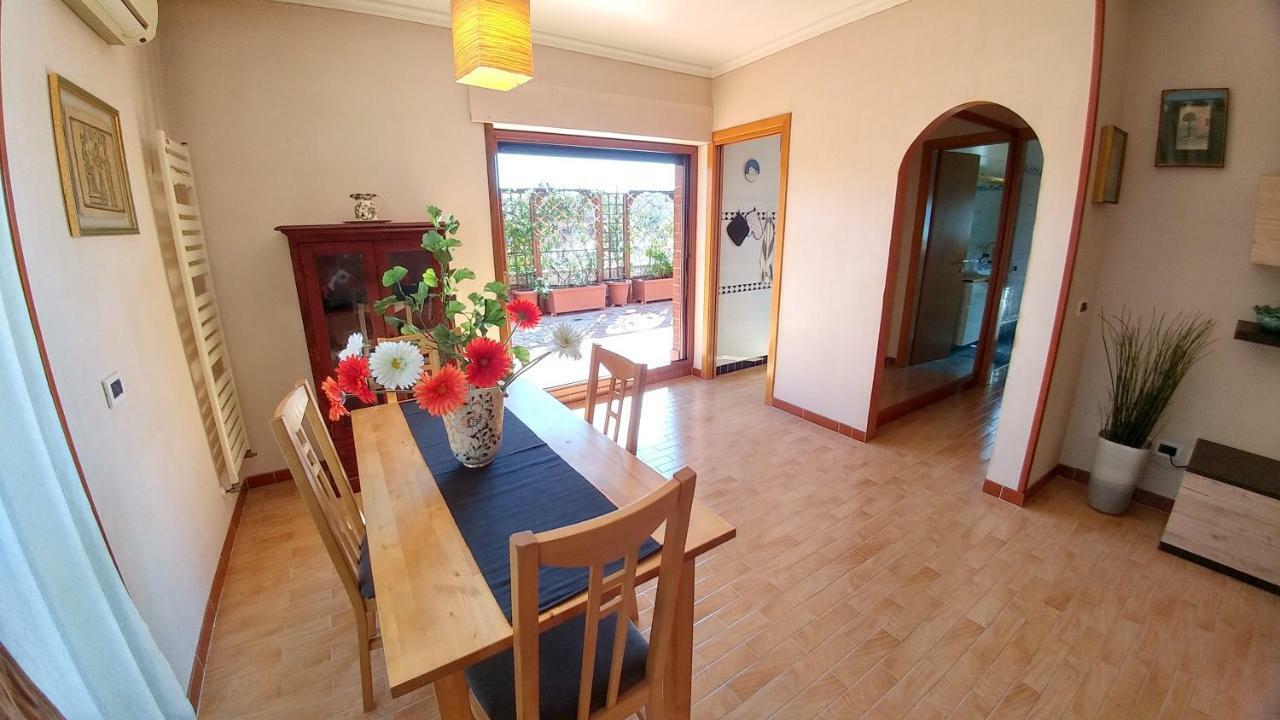 Terrace22 - Delizioso Attico Ben Collegato, 4 Persone Appartamento *