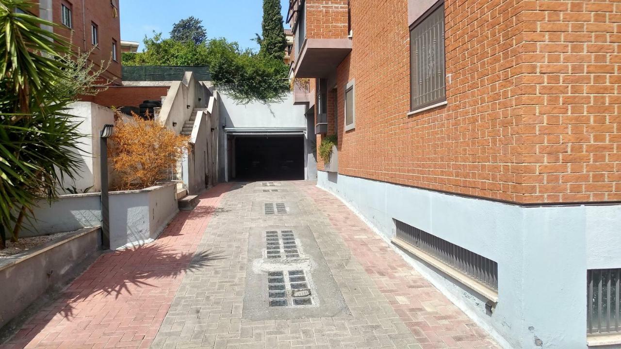 Terrace22 - Delizioso Attico Ben Collegato, 4 Persone Appartamento *